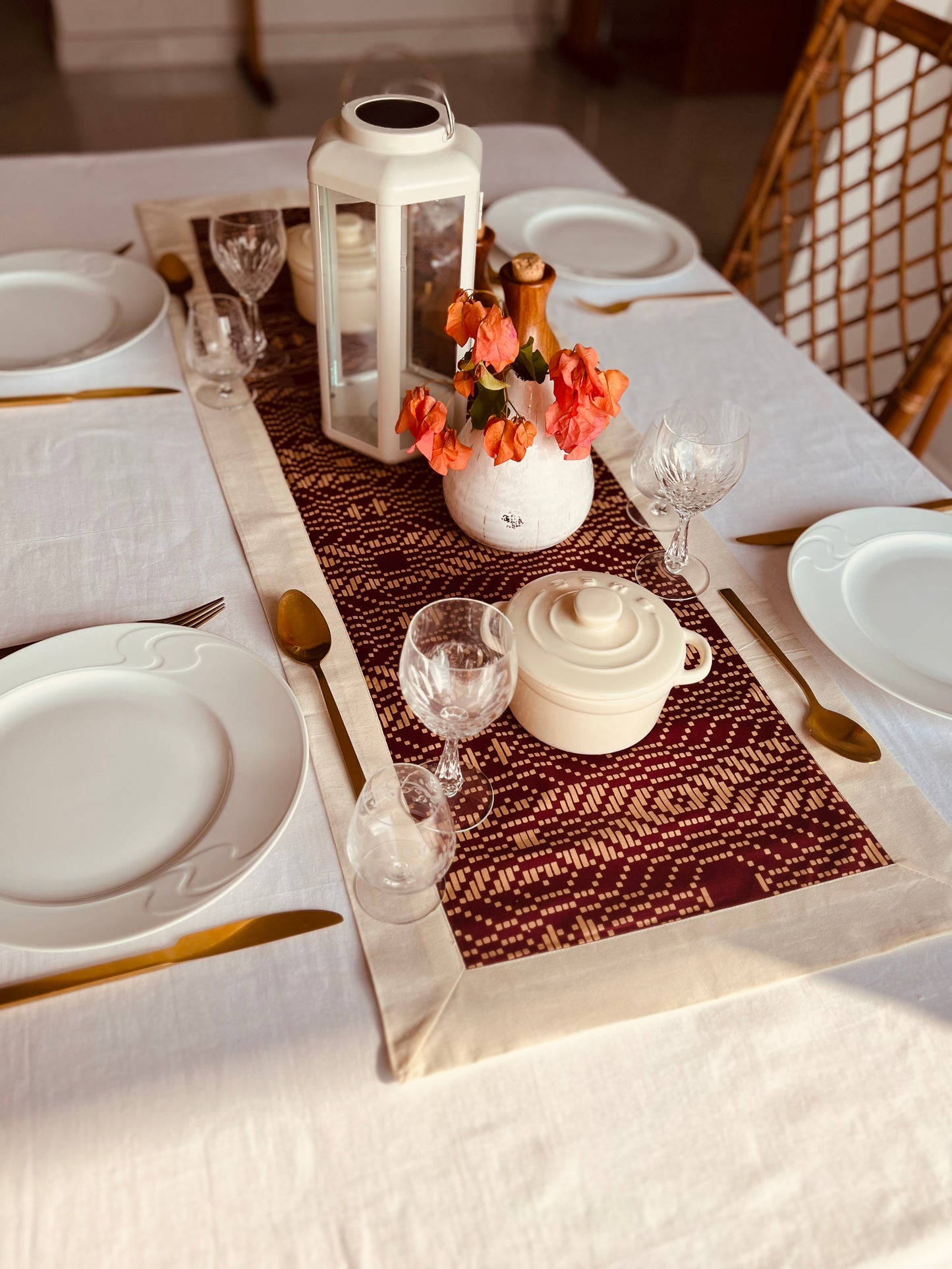 Tablerunner "Beehive Bliss"