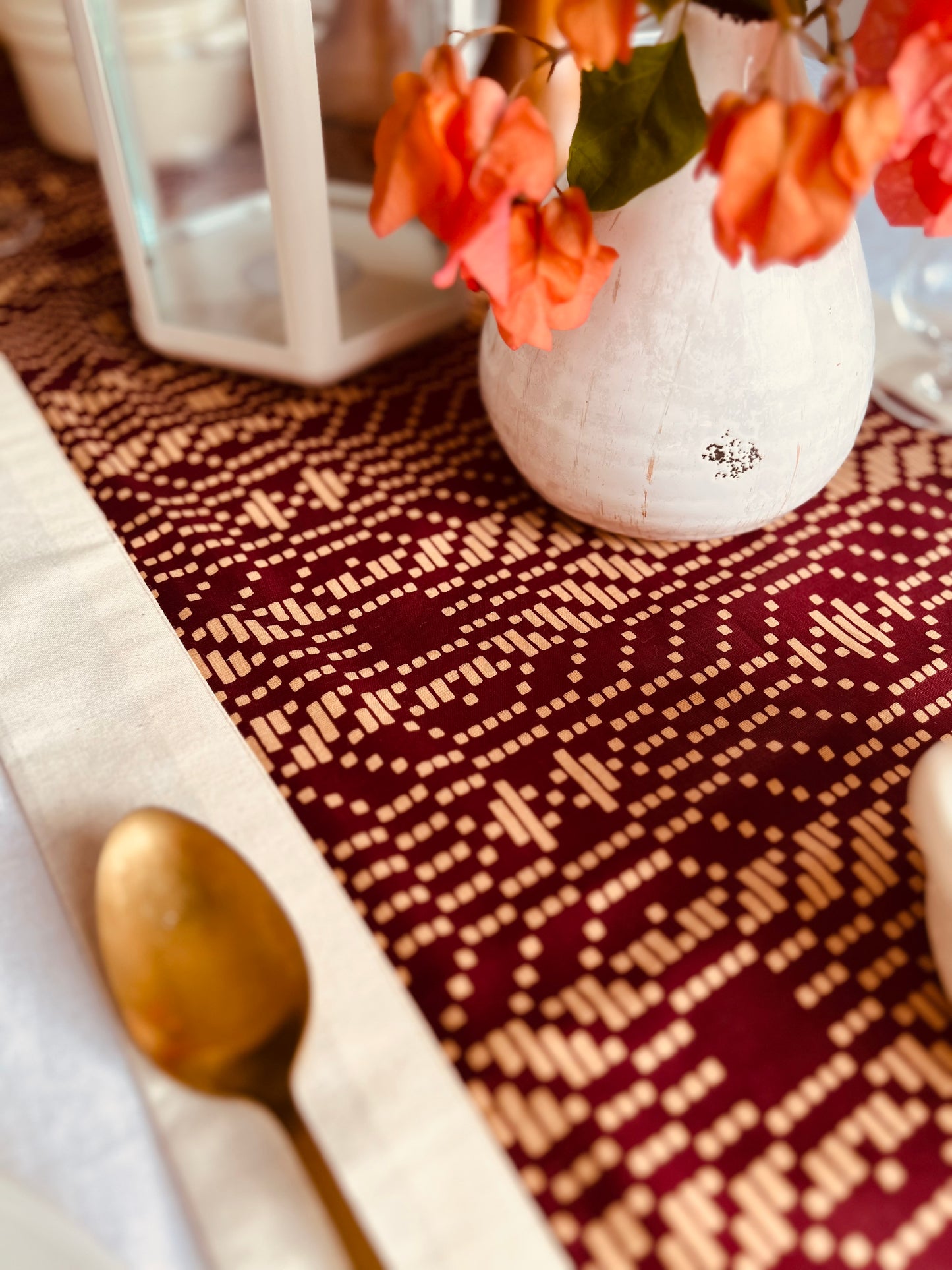 Tablerunner "Beehive Bliss"