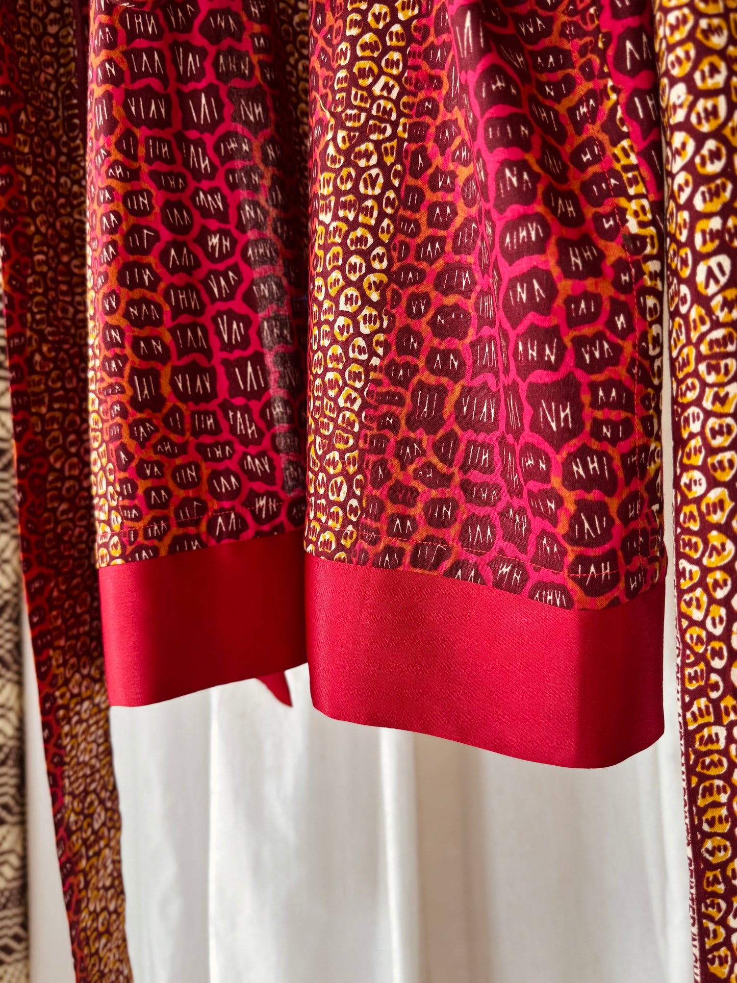 Sexy Afrikimo "Gravels of Joy III" - Berry Red Satin