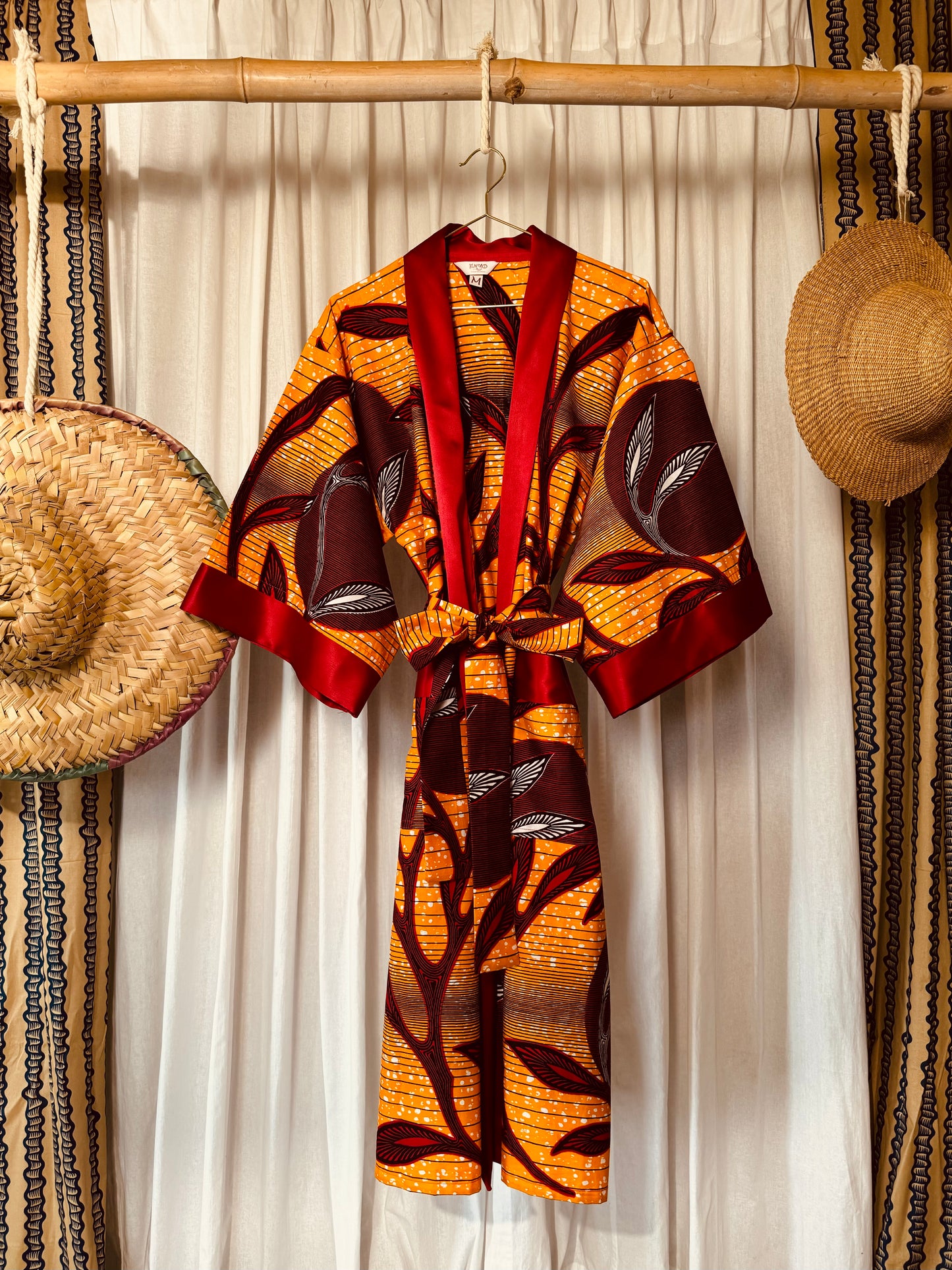 Afrikimo "Mondblume III" - Roter Satin