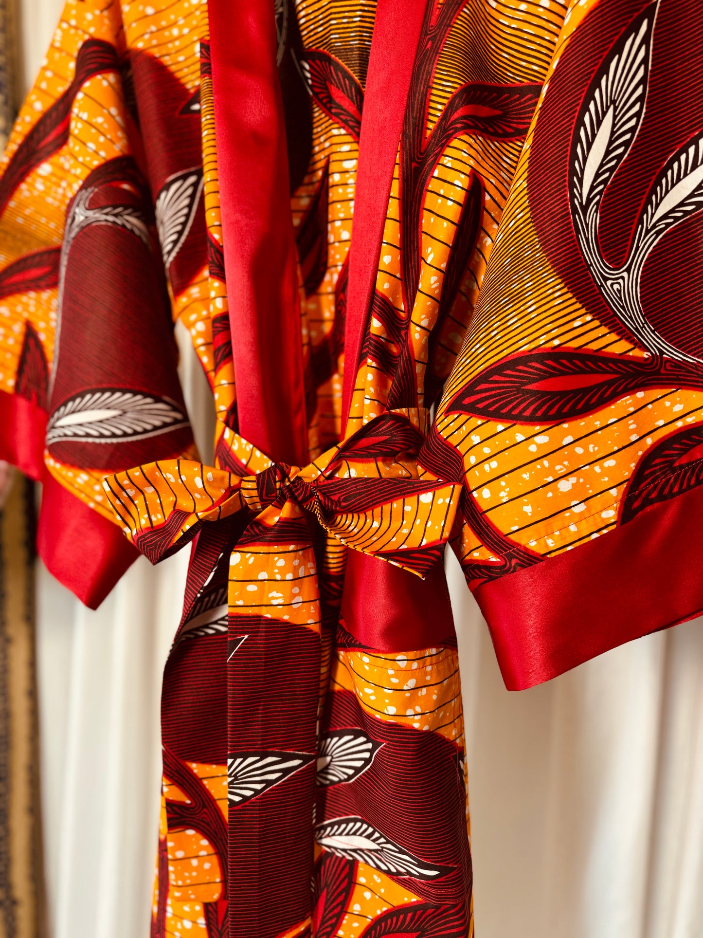 Afrikimo "Mondblume III" - Roter Satin