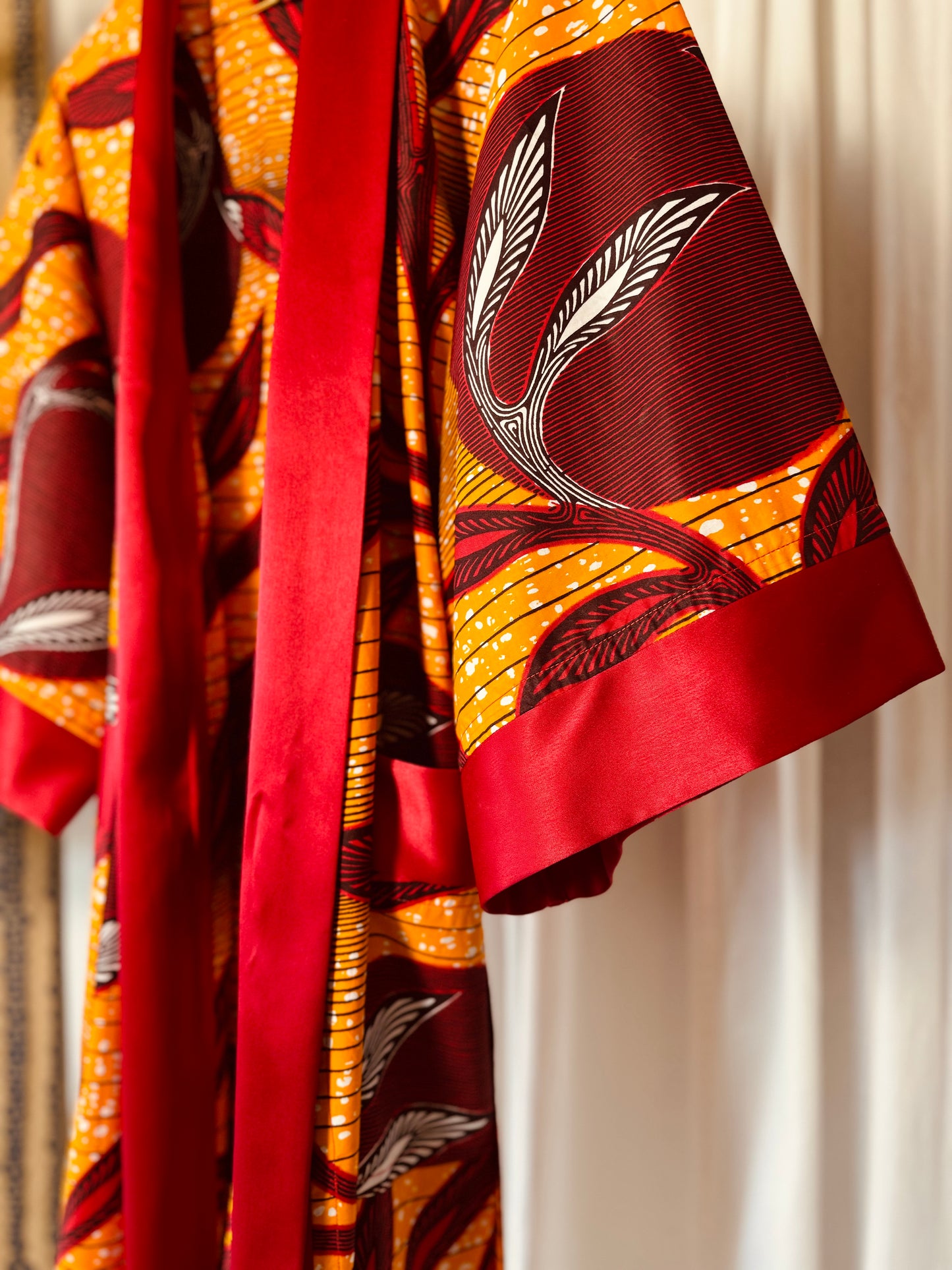 Afrikimo "Mondblume III" - Roter Satin