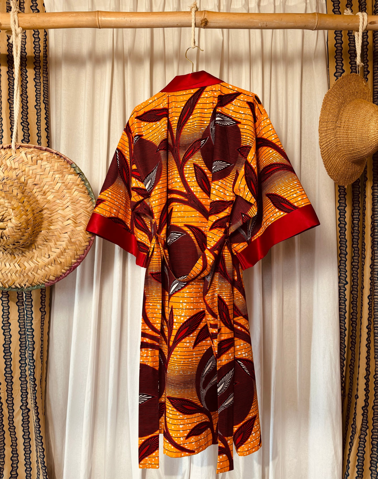 Afrikimo "Mondblume III" - Roter Satin