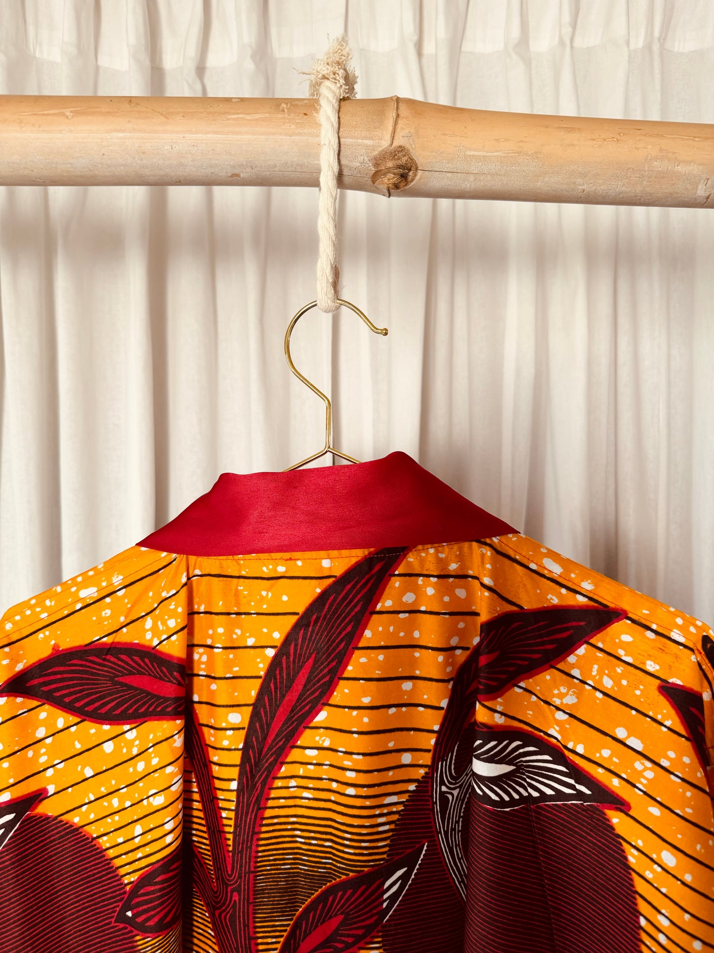 Afrikimo "Mondblume III" - Roter Satin