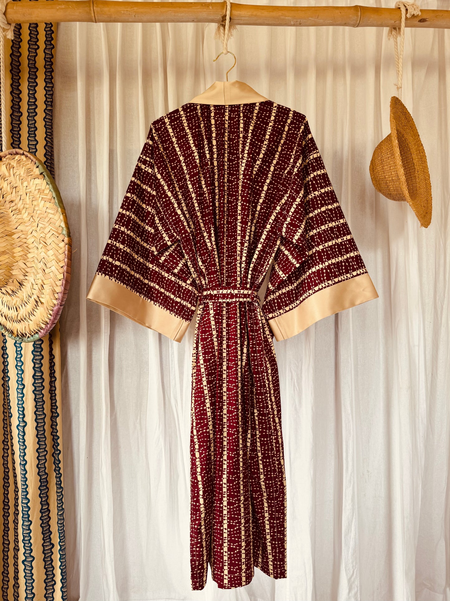Afrikimo "Mondblume III" - Roter Satin
