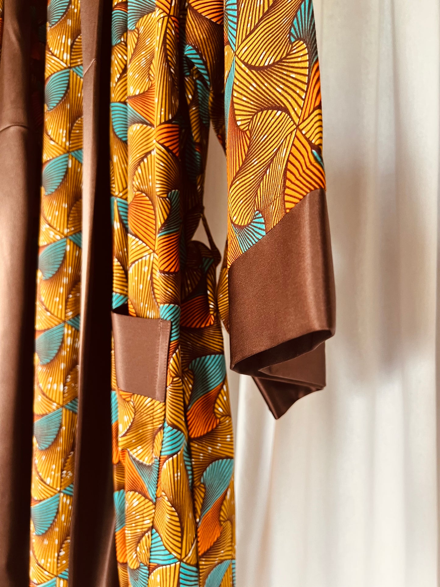 Afrikimo "Mondblume III" - Roter Satin