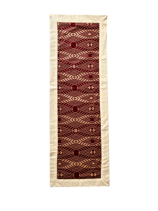 Tablerunner "Beehive Bliss"
