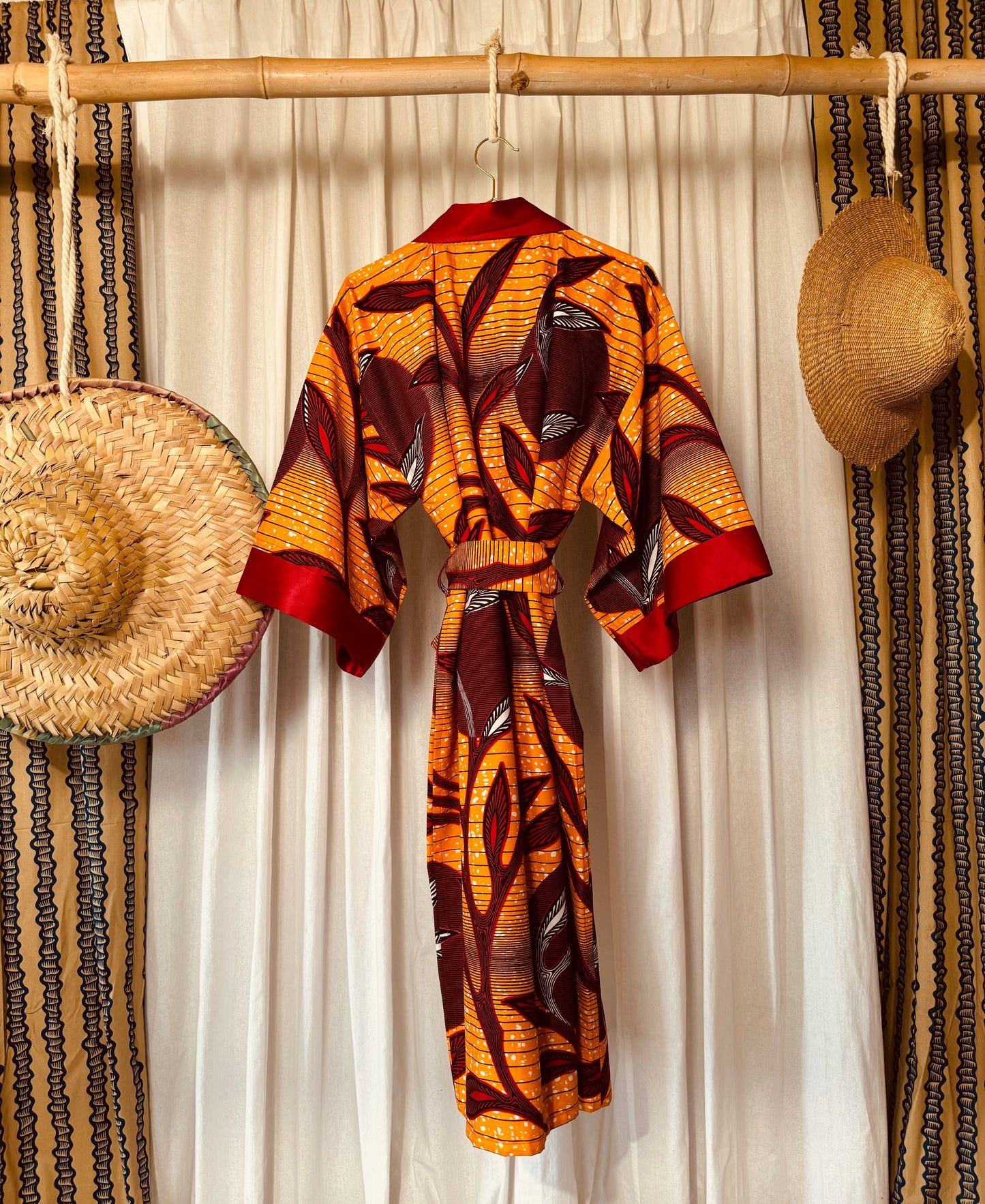 Afrikimo "Mondblume III" - Roter Satin