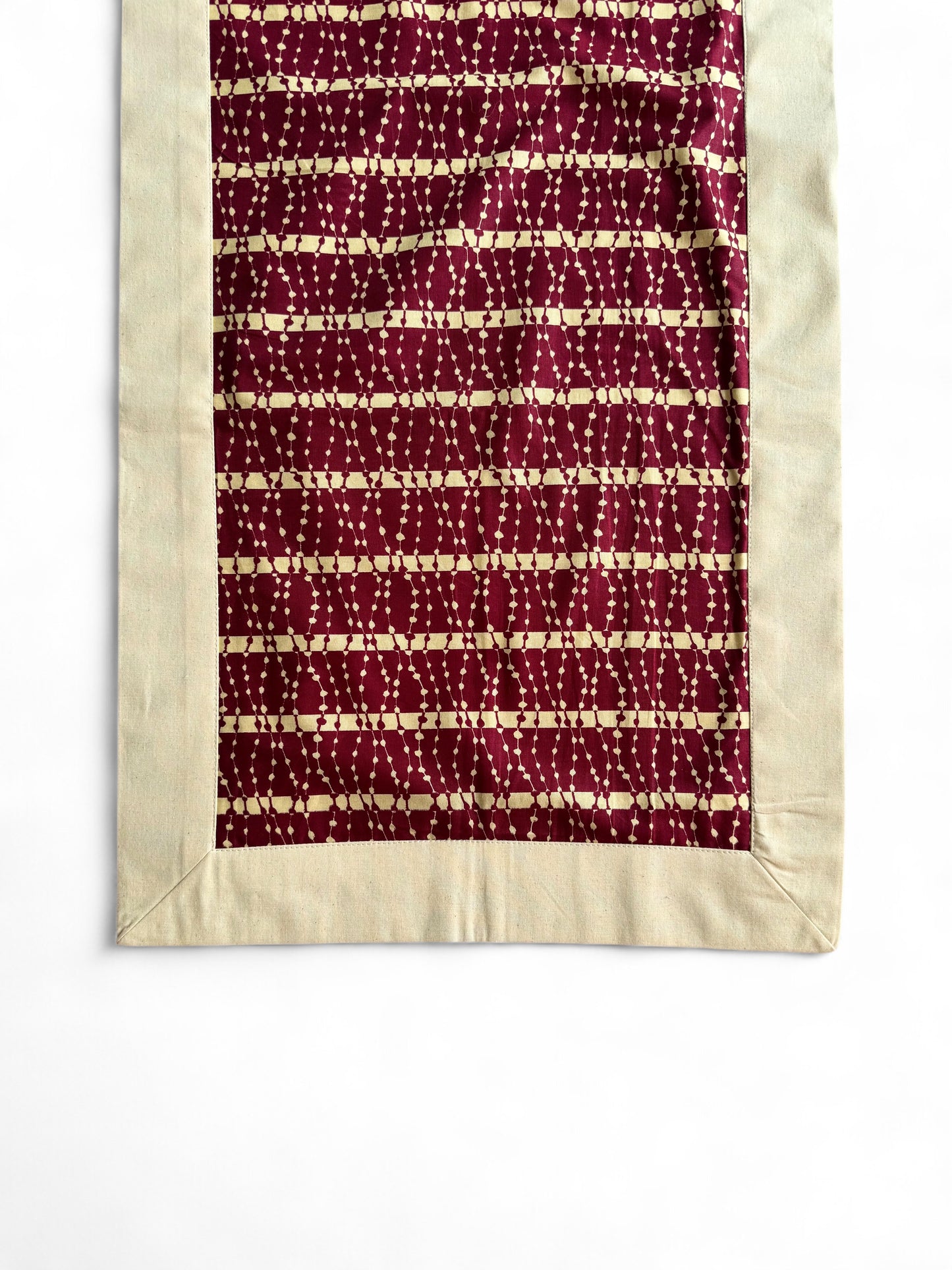 Tablerunner "Crimson Champagne"